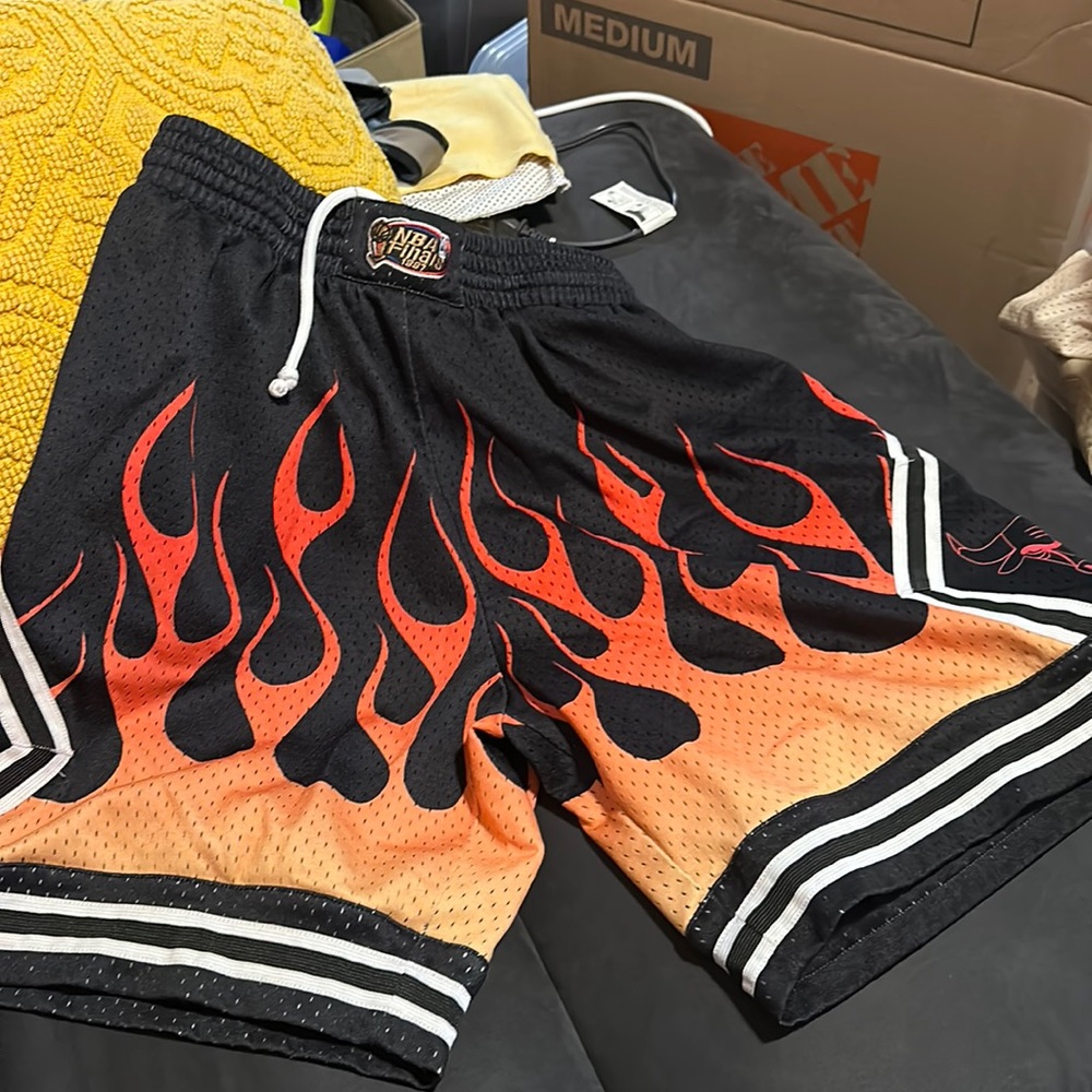 Hardwood classic shorts bulls